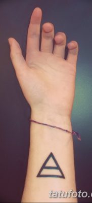 foto af en triadetatovering dateret 27-08-2017 №017 - triadetatovering -