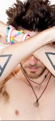 foto af en triadetatovering dateret 08/27/2017 №018 - triadetatovering -