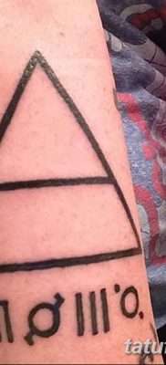 foto af en triadetatovering dateret 08/27/2017 №022 - triadetatovering -
