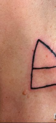 foto af en triadetatovering dateret 27-08-2017 №027 - triadetatovering -