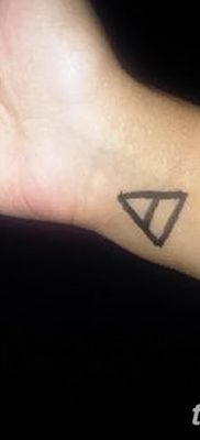 foto af en triadetatovering dateret 08/27/2017 №028 - triadetatovering -