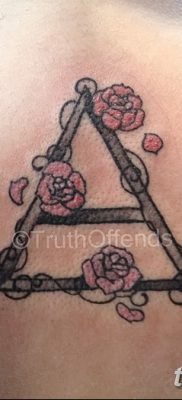 foto af en triadetatovering dateret 08/27/2017 №030 - triadetatovering -