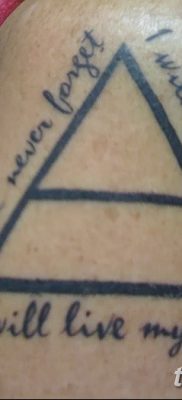 foto af en triadetatovering dateret 27/08/2017 №029 - triadetatovering -