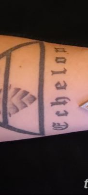 foto af en triadetatovering dateret 27/08/2017 №034 - triadetatovering -