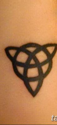 fotó tetoválás Trikvetra kelt 2017.11.26. №003 - tetoválás Trikvetra -