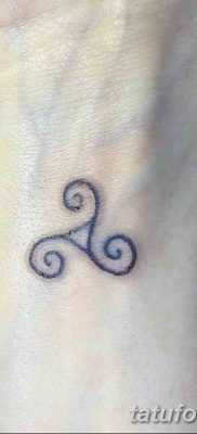 fotó triskelion tetoválásról, 2018.01.09., 002 - triskelion tetoválás -