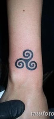 fotó a triskelion tetoválásról, 2018.01.09., 003 - triskelion tetoválás -