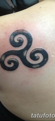 fotó triskelion tetoválásról, 2018.01.09., 004 - triskelion tetoválás -