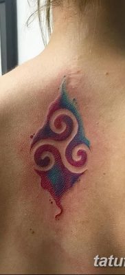 fotó a triskelion tetoválásról, 2018.01.09. №011 - triskelion tetoválás -