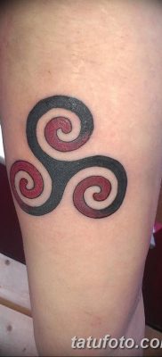 fotó a triskelion tetoválásról, 2018.01.09. №015 - triskelion tetoválás -