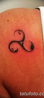 fotó a triskelion tetoválásról, 2018.01.09. №037 - triskelion tetoválás -