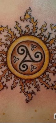 fotó a triskelion tetoválásról, 2018.01.09. №039 - triskelion tetoválás -