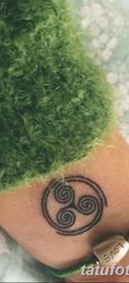 fotó a triskelion tetoválásról, 2018.01.09. №041 - triskelion tetoválás -