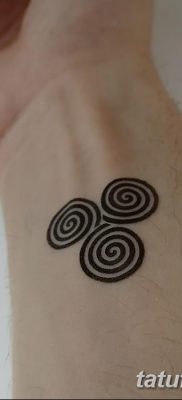 fotó a triskelion tetoválásról, 2018.01.09. №043 - triskelion tetoválás -