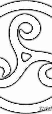 fotó a triskelion tetoválásról, 2018.01.09. №047 - triskelion tetoválás -