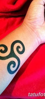 fotó a triskelion tetoválásról, 2018.01.09. №049 - triskelion tetoválás -