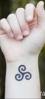 fotó a triskelion tetoválásról, 2018.01.09. №069 - triskelion tetoválás -