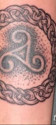 fotó a triskelion tetoválásról, 2018.01.09. №081 - triskelion tetoválás -