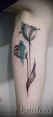 tulipán tetoválás fotó - lehetőség a lány lábára - a borjúra alkalmazva