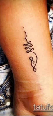 013. fotó tetoválásról Unalome (jelentése)