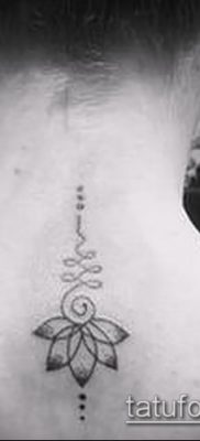 022. fotó tetoválásról Unalome (érték)