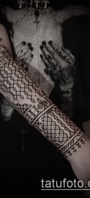 Снимка на татуировка с шарка - 18072017 - пример - 037 Татуировка с модел 24222