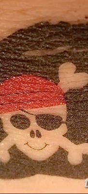 fotó tetoválás Jolly Roger kelt 2017.09.22. №053 - tetoválás Jolly Roger -