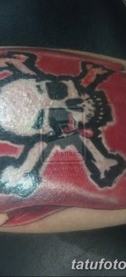 fotó tetoválás Jolly Roger kelt 2017. 09. 22 -én №054 - tetoválás Jolly Roger -