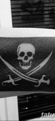fotó tetoválás Jolly Roger kelt 2017. 09. 22 -én №037 - tetoválás Jolly Roger -