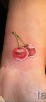 cseresznye tetoválás a csuklón - példák a tetoválásokra a 30012016 -os fotón 1