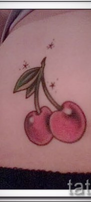 Cseresznye tetoválás a combján - példák a tetoválásokra a fényképeken 30012016 3