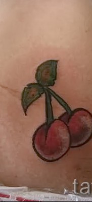 Cseresznye tetoválás a hasán - példák a tetoválásokra a 30012016 fotókon 2