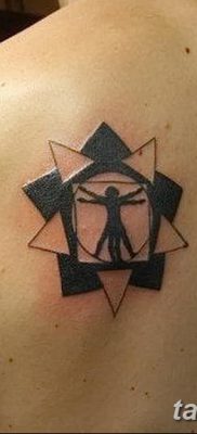 fotó tetoválás vitruvi férfi kelt 2017.12.07. №154 - vitruviai férfi tetoválás -