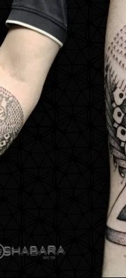 Снимка на татуировка с вълк и пера от 21.09.2018 №073 - татуировка вълк и перо -