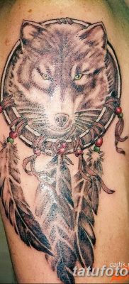 Снимка на татуировка вълк и перо от 21.09.2018 №061 - татуировка вълк и перо -