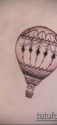 példa egy tetoválásra ballonnal a karon - opció