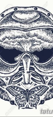 Gázmaszk és nukleáris robbanás tetoválás művészet. A háború és a béke, a világvége, az élet és a halál fogalma. Apokalipszis szimbólum. Pillangó ül egy gázálarcos pólón