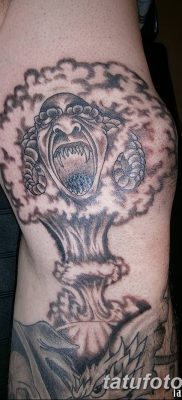 Fénykép tetováló nukleáris robbanásról (gomba) 2018. 09. 01. №050 tetoválás nukleáris robbanásról -