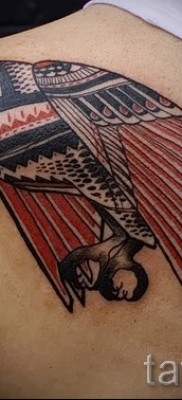 sólyom tetoválás - példa a 07122015 -ös fotón 17