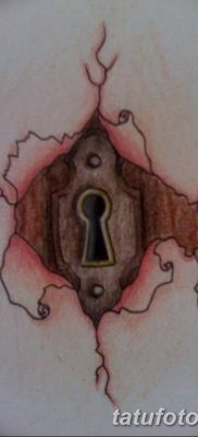 Fotó egy kulcslyukos tetoválásról 2018.08.25. №100 - kulcslyukos tetoválás -