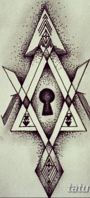 Fotó egy kulcslyuk tetoválásról 2018.08.25. №176 - kulcslyukos tetoválás -