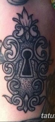 Fotó egy kulcslyuk tetoválásról 2018.08.25. №166 - kulcslyukos tetoválás -