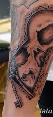 Fotó egy kulcslyuk tetoválásról 2018.08.25. №148 - kulcslyukos tetoválás -