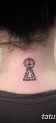 Fotó egy kulcslyuk tetoválásról 2018.08.25. №131 - kulcslyukos tetoválás -