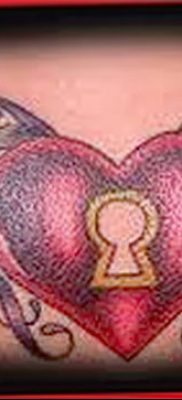 Fotó egy kulcslyuk tetoválásról 2018.08.25. №111 - kulcslyukos tetoválás -