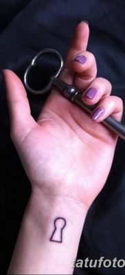 Fotó egy kulcslyukos tetoválásról 2018.08.25. №006 - kulcslyukos tetoválás -