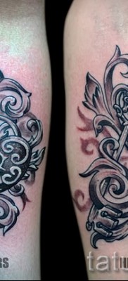 Пример за снимка на татуировка с ключалка - татуировка по двойка на ръката за млада двойка влюбени