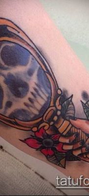 №665 tetováló tükör - a kép hűvös változata, amelyet sikeresen lehet használni a rózsás tükör felülvizsgálatához és tetováláshoz