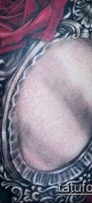 A tetováló tükör # 809 a minta hűvös változata, amely könnyen használható változtatásra és tetoválásra a tükör hátoldalán