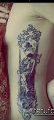 A tetováló tükör # 238 egy rajz hűvös változata, amely sikeresen használható a Vénusz tükrének tetoválásként történő feldolgozására és alkalmazására